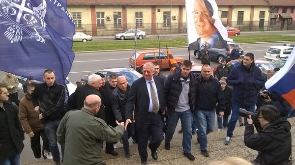 Војислав Шешељ испред Палате правде, 3. априла 2015 са суђења за рехабилитацију Драже Михајловића Војислав Шешељ испред Палате правде, 3. априла 2015 са суђења за рехабилитацију Драже Михајловића - Sputnik Србија