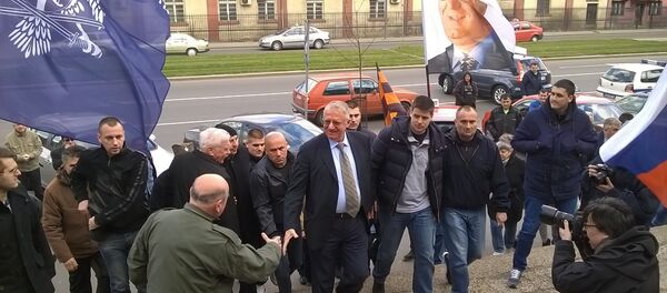 Војислав Шешељ испред Палате правде, 3. априла 2015 са суђења за рехабилитацију Драже Михајловића - Sputnik Србија