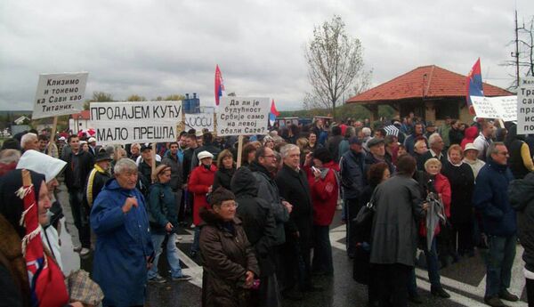 Protest građana zbog klizišta Protest građana zbog klizišta - Sputnik Srbija