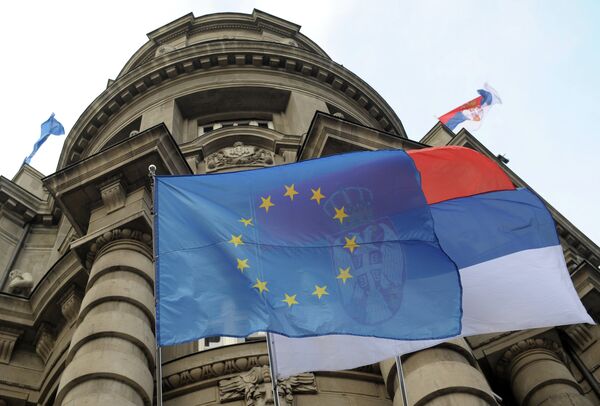 I građani Srbije na pomen evropskih integracija prvenstveno pomisle na bolji život I građani Srbije na pomen evropskih integracija prvenstveno pomisle na bolji život - Sputnik Srbija