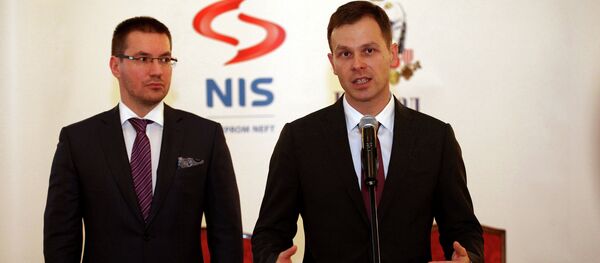 Градоначелник Београда Синиша Мали и генерални директор Нафтне индустрије Србије Кирил Кравченко потписали споразум о сарадњи НИС-а и Градске управе - Sputnik Србија