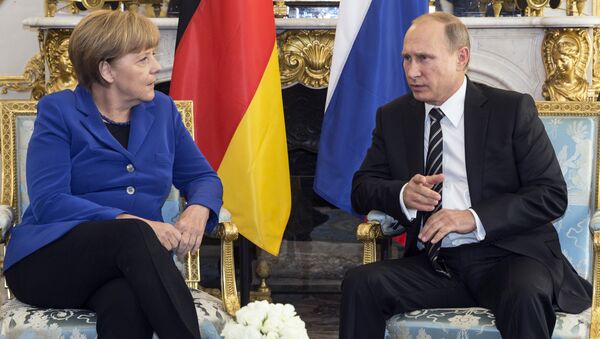 Predsednik Vladimir Putin i kanclerka Nemačke Angela Merkel u poseti Francuskoj - Sputnik Srbija
