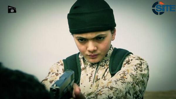 Dečak, pripadnik terorističke organizacije Islamska država - Sputnik Srbija