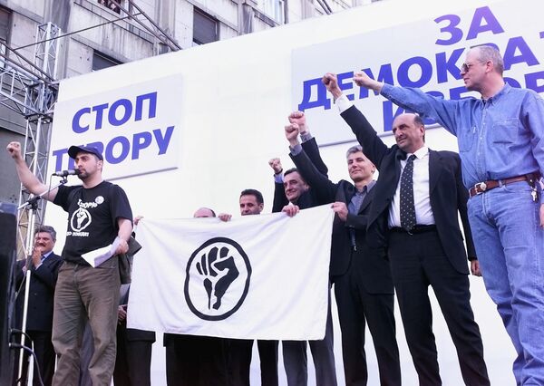 Лидери Демократске опозиције Србије и представник Отпора на митингу у Београду Лидери Демократске опозиције Србије и представник Отпора на митингу у Београду - Sputnik Србија