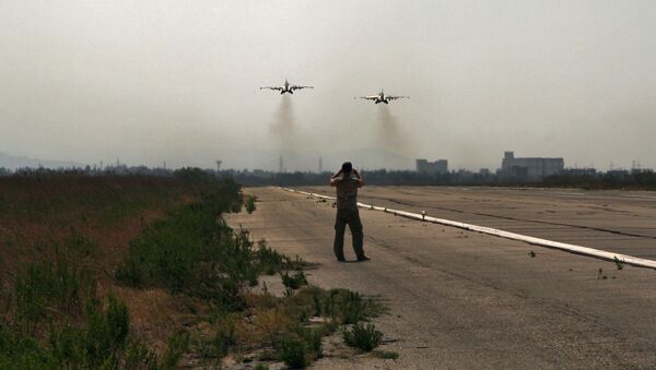 Узлетање руских авиона са аеродрома у близини Латакије. - Sputnik Србија