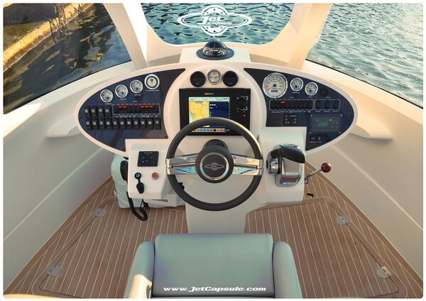 Brod može biti podešen za upotrebu kao limuzina, taksi ili privatno vozilo i ima poslovno-ležernu liniju. Brod može biti podešen za upotrebu kao limuzina, taksi ili privatno vozilo i ima poslovno-ležernu liniju. - Sputnik Srbija