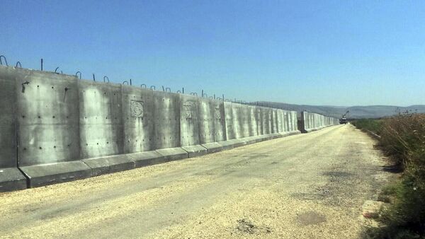 Део зида на турско-сиријској граници код града Рејханли у провинцији Хатај - Sputnik Србија