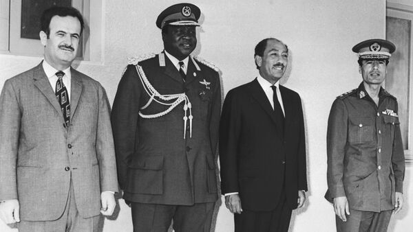 Хафез Асад, Сирија; Иди Амин, Уганда; Анвар Садат, Египет; Муамар Гадафи, Либија, (стоје с лева на десно) сликано 1972. године - Sputnik Србија
