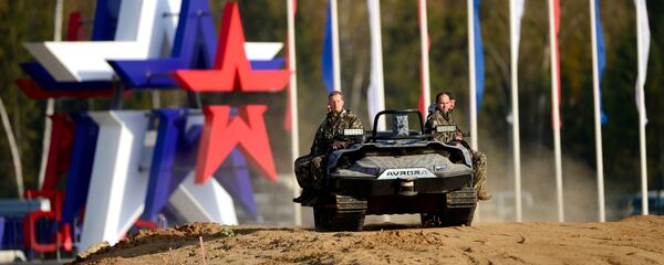 Гусенична платформа Марс А-800 на међународној изложби Дан иновација Министарства одбране Руске Федерације - 2015 у Конгресно-изложбеном центру Оружаних снага РФ у граду Кубинка - Sputnik Србија