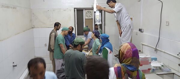 Лекари реагују после вездучнохг напада америчких авиона, на болницу у Кундузу, Авганистан Лекари реагују после вездучнохг напада америчких авиона, на болницу у Кундузу, Авганистан - Sputnik Србија