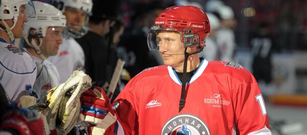 Владимир Путин користи сваку прилику да заигра хокеј - Sputnik Србија