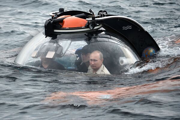 Predsednik Rusije Vladimir Putin spušta se na dno Crnog mora kod Sevastopolja - Sputnik Srbija