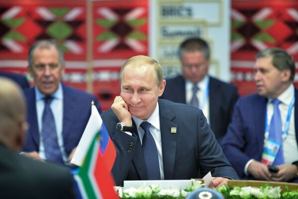 Predsednik Rusije Vladimir Putin na sastanku sa liderima zemalja BRIKS - Sputnik Srbija