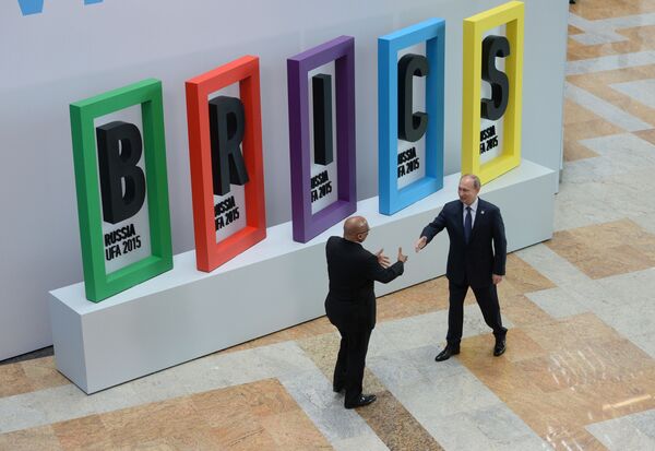 Predsednik Južnoafričke Republike Džejkob Zuma i predsednik Rusije Vladimir Putin na ceremoniji dočeka lidera zemalja BRIKS - Sputnik Srbija