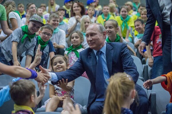 Predsednik Rusije Vladimir Putin u okeanografskom centru „Moskvarijum“ u Moskvi - Sputnik Srbija