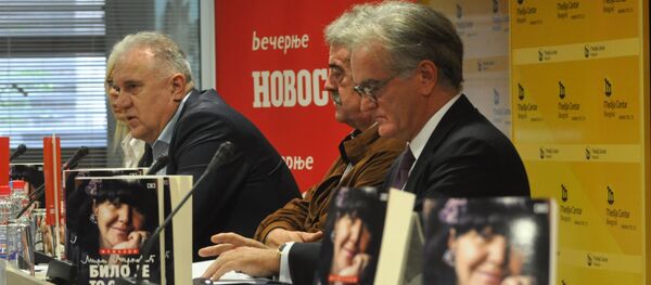 Ратко Дмитровић, Момир Булатовић и Зденко Томановић на промоцији књиге Мирјане Марковић - Sputnik Србија