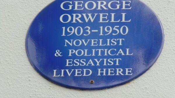 Табла на кући у Портобело роуду у Лондону у којој је живео Џорџ Орвел - Sputnik Србија