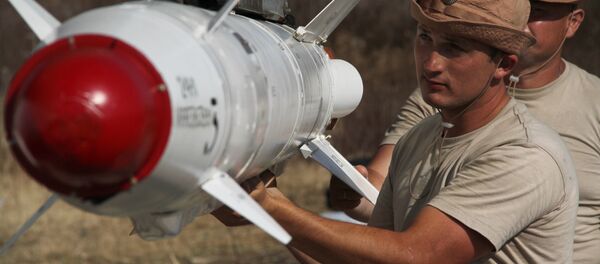 Руска ракета X-25Л.  Дужина: 3,75 метара Тежина: 320 кг Тежина бојевог дела: 112 кг - Sputnik Србија