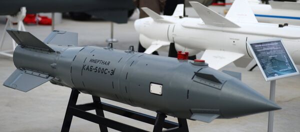 Руска ракета КАБ-500: Дужина: 3,05 м; Тежина: 500 кг; Тежина бојевог дела: 380 кг - Sputnik Србија