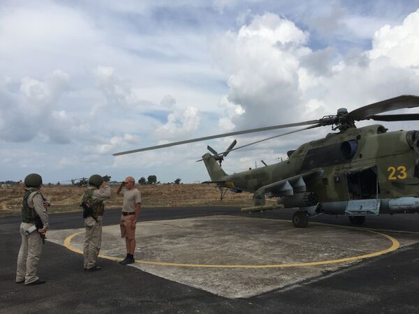 Ruski vojni helikopter Mi-24 uzleće na borbeni zadatak sa aerodroma „Hmejmim“ u Siriji. - Sputnik Srbija