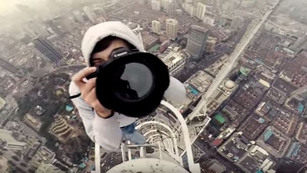 Неустрашиви младићи на врху облакодера у Шангају - Sputnik Србија