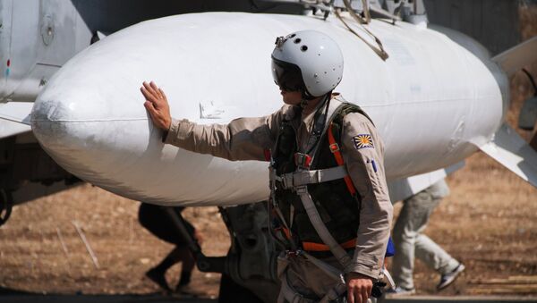 Ruski pilot u aviobazi Hmejmim u Siriji - Sputnik Srbija