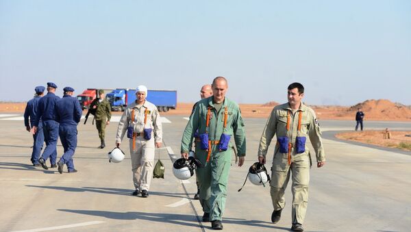 Srpski piloti na vojnoj vežbi BARS 2015 u Rusiji - Sputnik Srbija