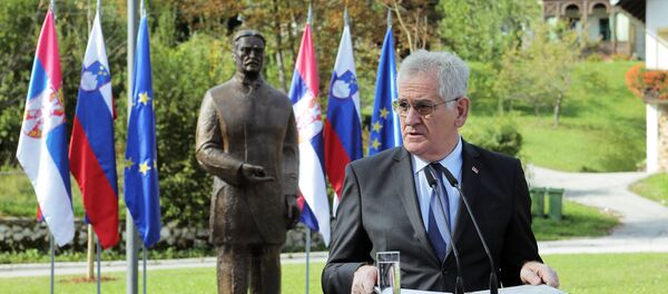 Председник Србије Томислав Николић говори након откривања бисте Михајлу Пупину на Бледу. - Sputnik Србија