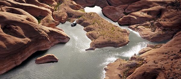 Озеро Пауэлл в Аризоне, США Озеро Пауэлл в Аризоне, США - Sputnik Србија
