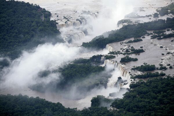 Водопади Игуасу на граници Бразила и Аргентине - Sputnik Србија
