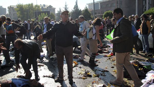 A man reacts after an explosion during a peace march in Ankara, Turkey, October 10, 2015 - Sputnik Србија