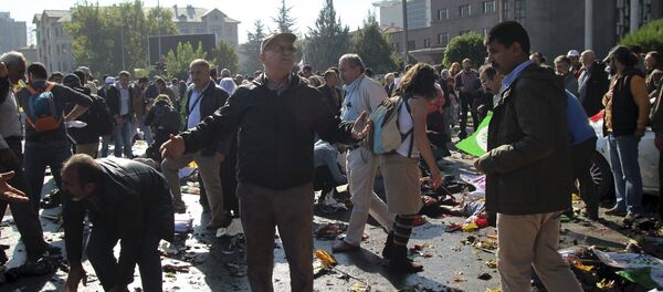 A man reacts after an explosion during a peace march in Ankara, Turkey, October 10, 2015 A man reacts after an explosion during a peace march in Ankara, Turkey, October 10, 2015 - Sputnik Србија