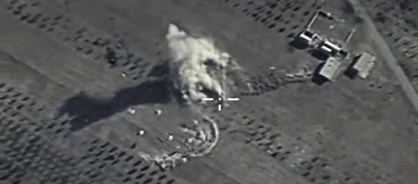 Precizni udari ruskog vojnog vazduhoplovstva na vatrene položaje Islamske države u provinciji Hama. Precizni udari ruskog vojnog vazduhoplovstva na vatrene položaje Islamske države u provinciji Hama. - Sputnik Srbija