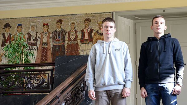 Učenici trećeg razreda Vojne gimnazije Marko Marinković i Vladimir Filipović iz Bajine Bašte - Sputnik Srbija