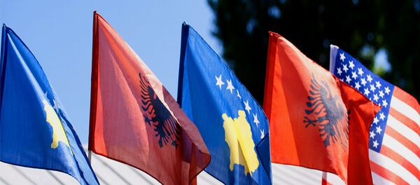 Zastve neprizantog Kosova, Albanije i SAD Zastve neprizantog Kosova, Albanije i SAD - Sputnik Srbija
