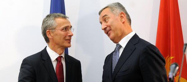 Генерлани секретар НАТО-а Јенс Столтенберг и премијер Црне Горе Мило Ђукановић Генерлани секретар НАТО-а Јенс Столтенберг и премијер Црне Горе Мило Ђукановић - Sputnik Србија
