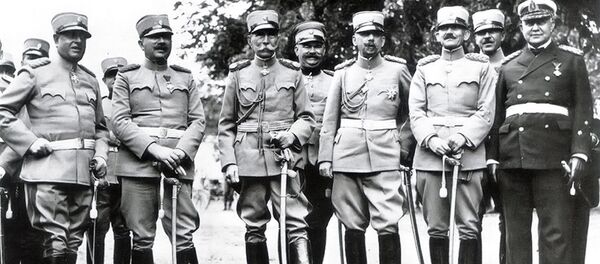 Генерали и адмирали Краљевине Југославије. Слева на десно: Милан Недић, Милош Јовановић, Петар Бојовић, Љубомир Максимовић, Ђура Докић, Емило Белић, Миливоје Димитријевић и Виктор Викерхаузер, 8. септембра 1930. године. - Sputnik Србија
