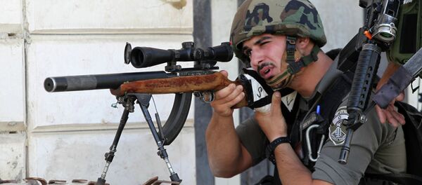 Израелски граничар је усмерио снајпер током сукоба са палестинским демонстрантима након анти-израелског протеста - Sputnik Србија