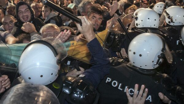 Podgorica, protesti 17.10.2015. Među demostrantima se vidi i jedan od lidera opozicije Nebojša Medojević - Sputnik Srbija