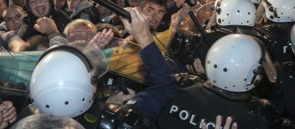 Подгорица, протести 17.10.2015. Међу демострантима се види и један од лидера опозиције Небојша Медојевић - Sputnik Србија