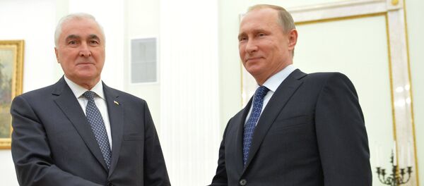Председник Јужне Осетије Леонид Тибилов и председник Русије Владмир Путин - Sputnik Србија