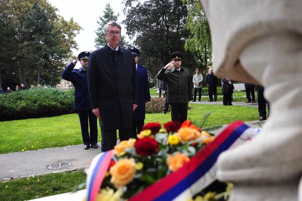 Ambasador Rusije u Srbiji Aleksandar Čepurin polaže venac na Spomenik oslobodiocima Beograda - Sputnik Srbija