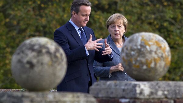 Британски премијер Дејвид Камерон (л) и немачка канцеларка Ангела Меркел. - Sputnik Србија