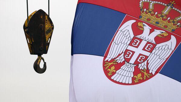Застава Србије поред крана - Sputnik Србија