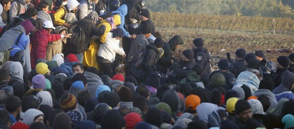 Избеглице на граници - Sputnik Србија