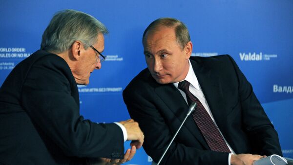 Владимир Путин и Волфганг Шисел на међународном дискусионом форуму Валдај - Sputnik Србија