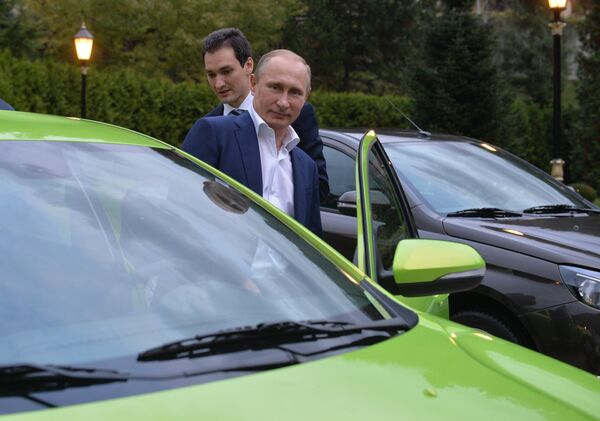 Ruski predsednik kaže da je auto lak za upravljanje Ruski predsednik kaže da je auto lak za upravljanje - Sputnik Srbija