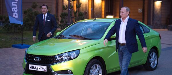 Владимир Путин тестира нову ладу весту - Sputnik Србија