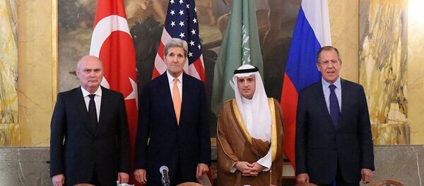 Sergej Lavrov, američki državni sekretar Džon Keri i ministri inostranih poslova Saudijske Arabije i Turske, Adel el Džubejr i Feridun Sinirlioglu. Sergej Lavrov, američki državni sekretar Džon Keri i ministri inostranih poslova Saudijske Arabije i Turske, Adel el Džubejr i Feridun Sinirlioglu. - Sputnik Srbija