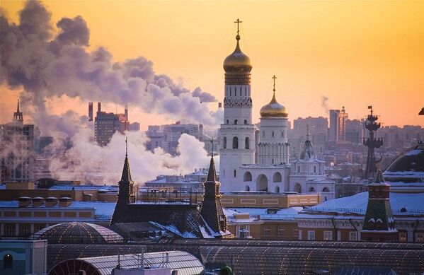 Поглед на Москву зими са једног од кровова у центру града - Sputnik Србија